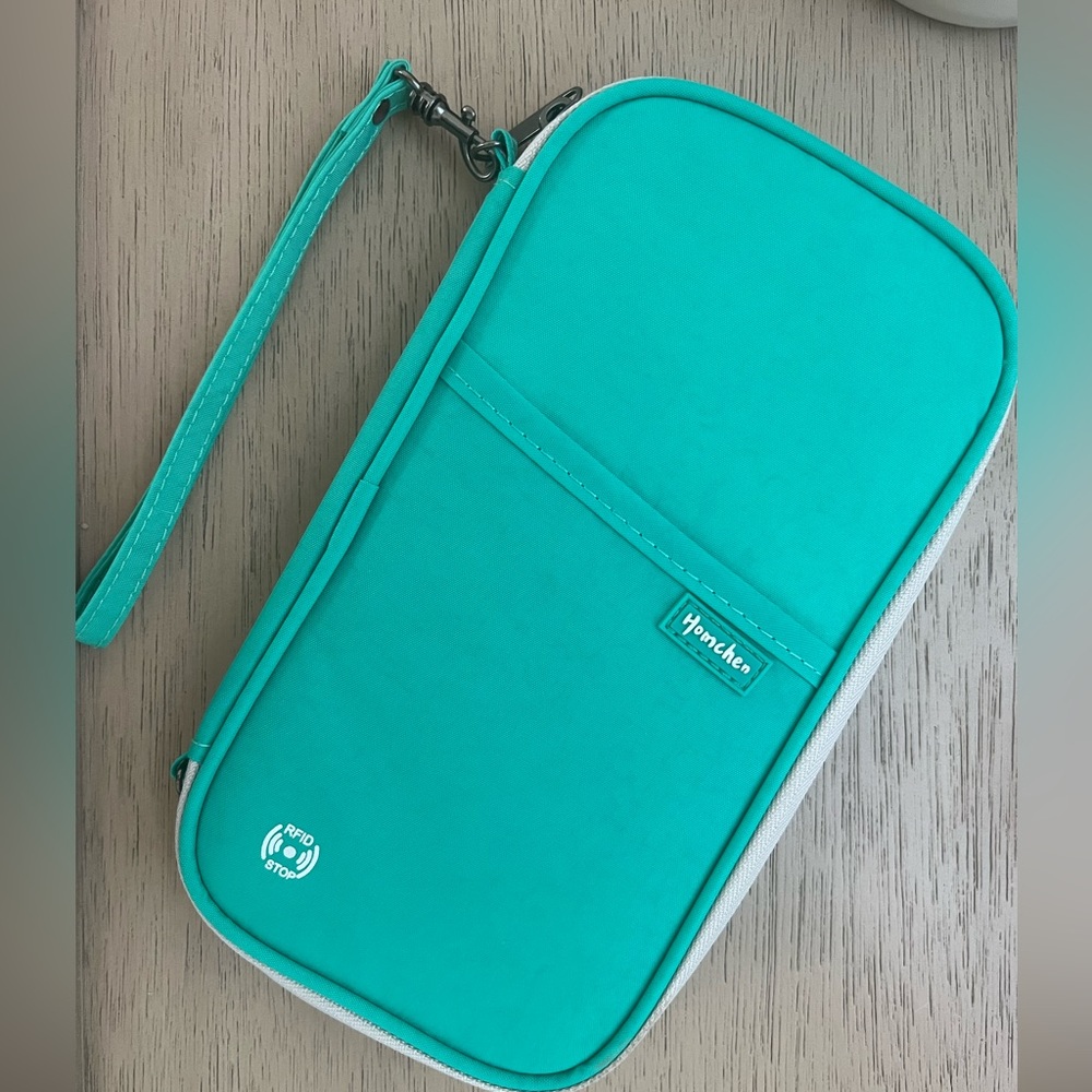 NWOT- Travel Wallet